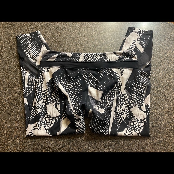 Lululemon 7/8 tight size 12 - Picture 2 of 4